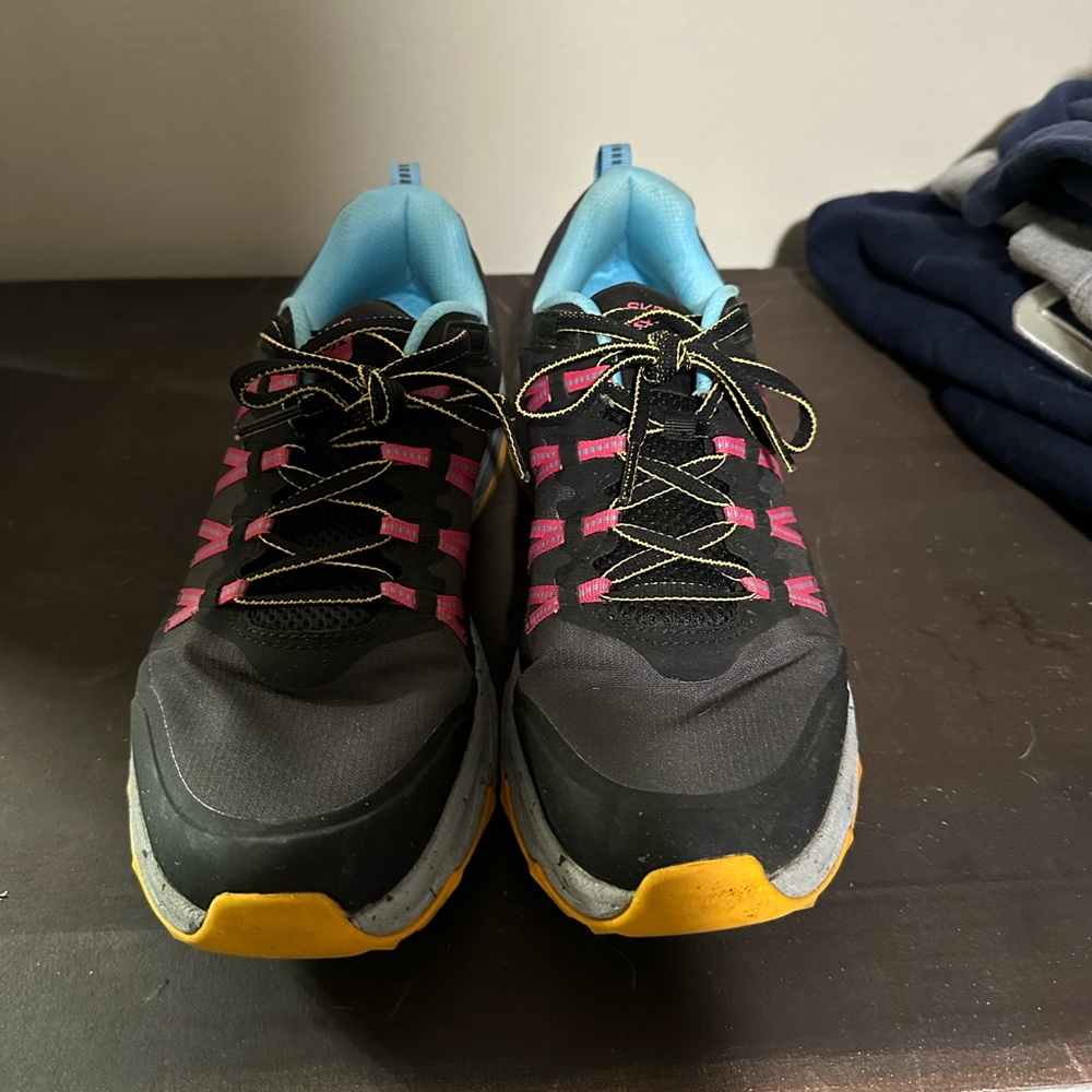 Skechers Performance Women's GO RUN TRAIL ALTITUDE worn once. Size 11